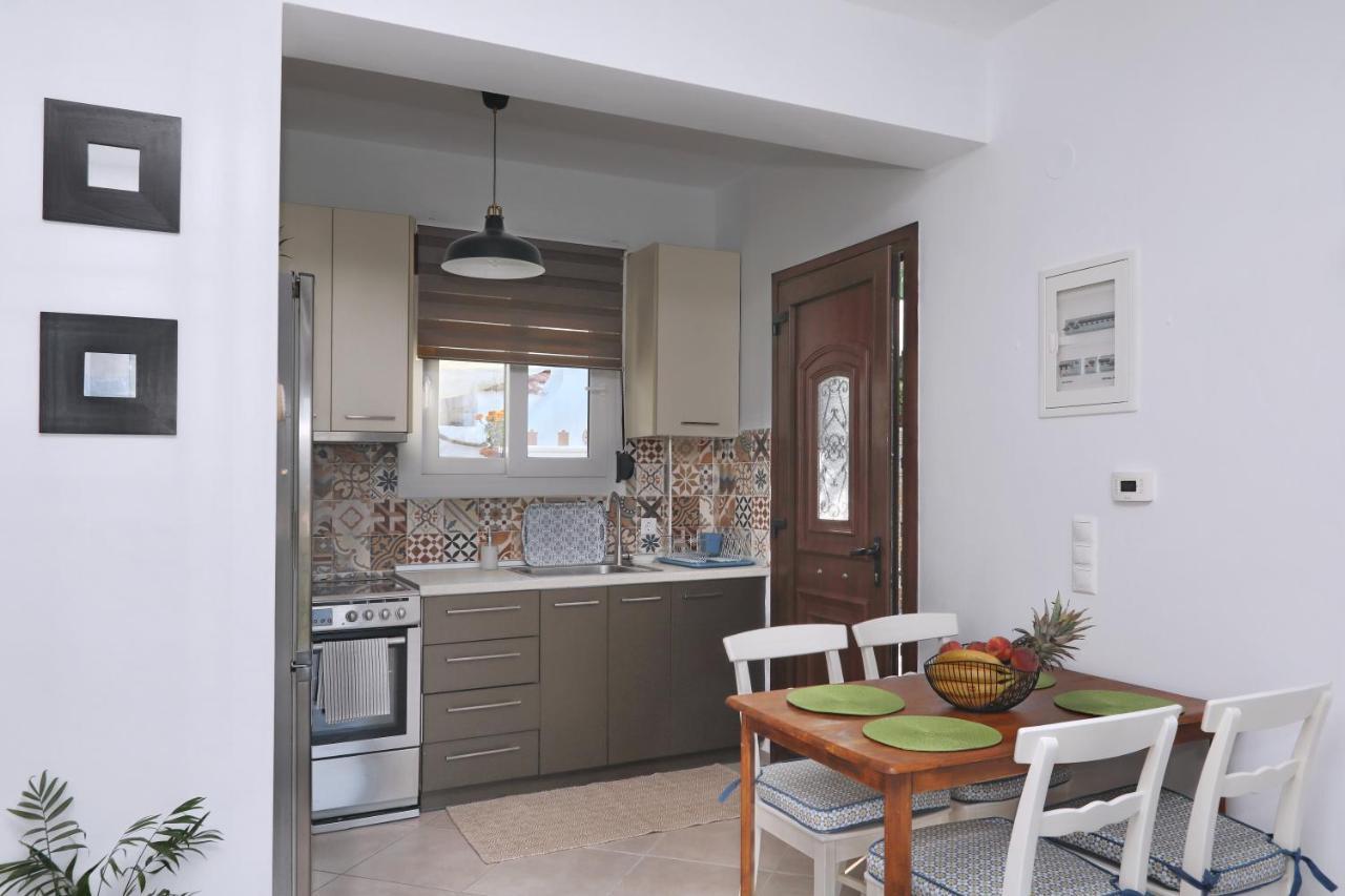 Esperides Apartments Aigli Skopelos Town Exterior photo