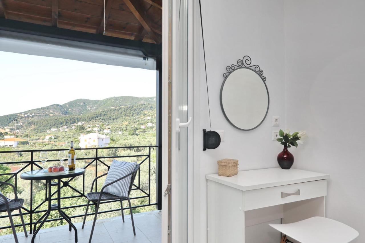 Esperides Apartments Aigli Skopelos Town Exterior photo