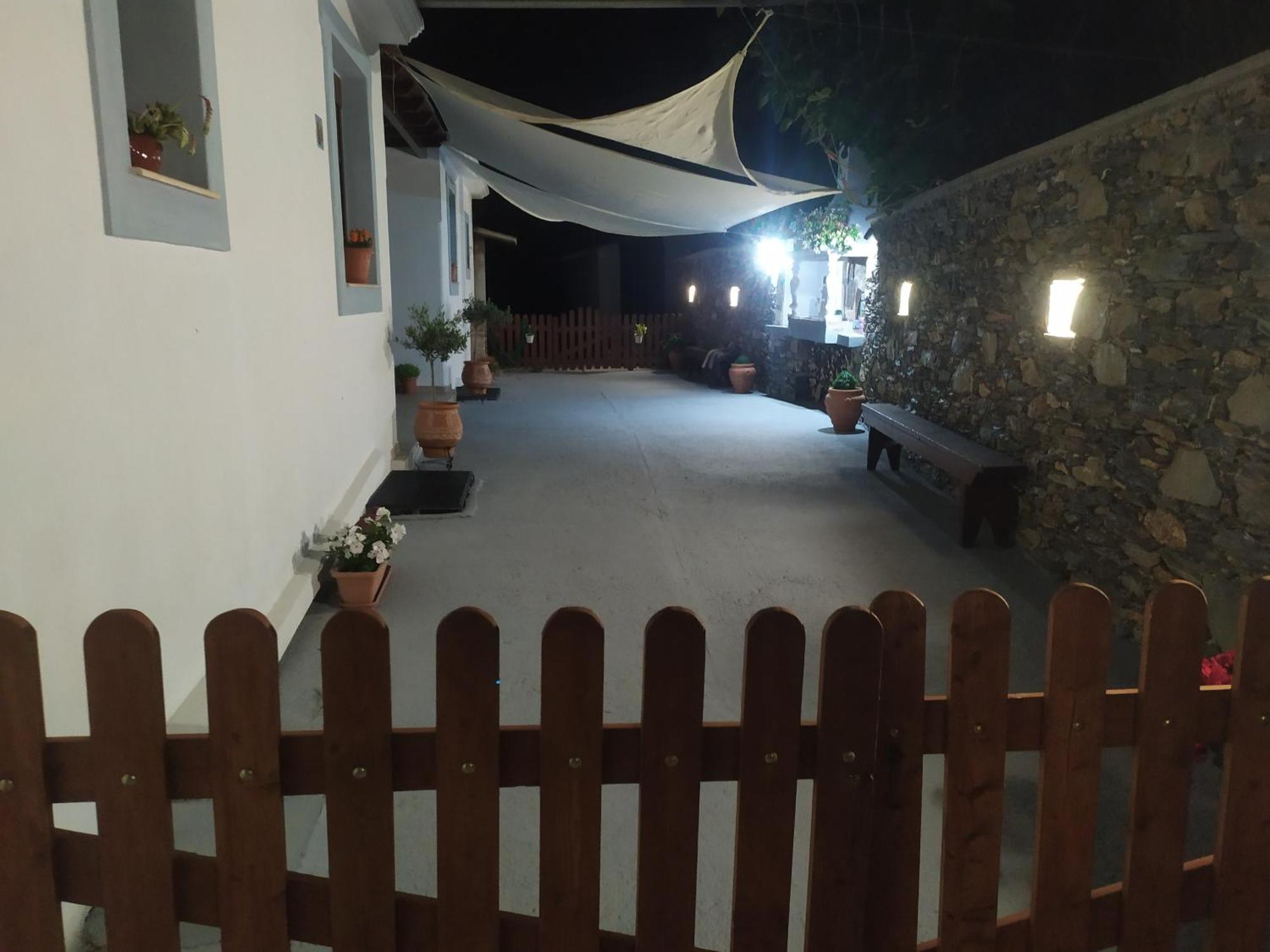 Esperides Apartments Aigli Skopelos Town Exterior photo